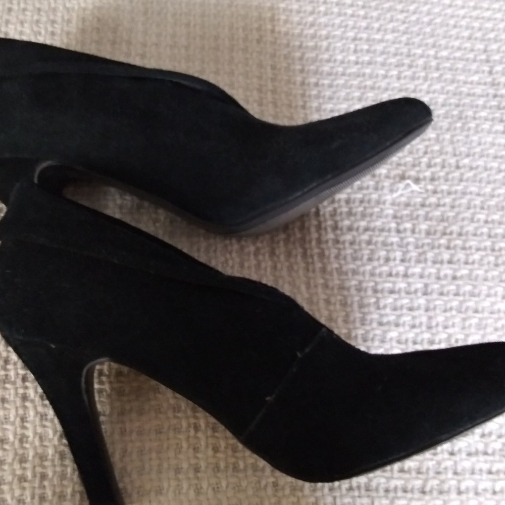 Black Suede Pump